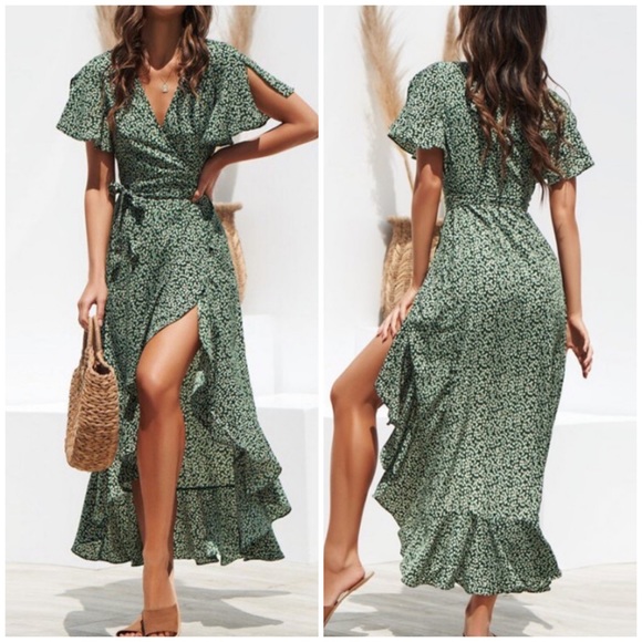 Dresses & Skirts - NWT Boho Green Floral V-Neck Ruffle Maxi Dress